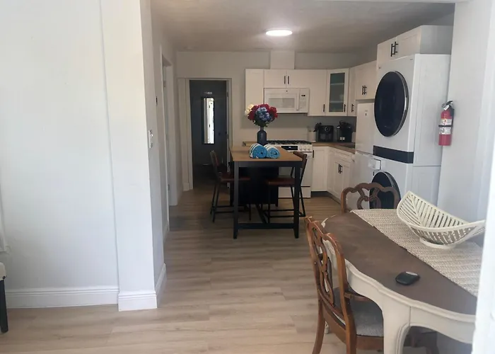 Seaside Retreat #1 Apartment *